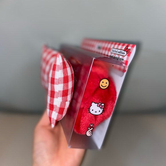 Hello Kitty x the Creme Shop Plush Spa Headband Limited Edition - Picture 4 of 7